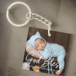 Porte-clés Baptême Dieu Béni Simple Élégant Photo de bébé mod<br><div class="desc">Ce design simple et moderne est composé de typographie serif et ajouter des photos personnalisées,  ajouter le nom du bébé et le mois et l'année du baptême</div>