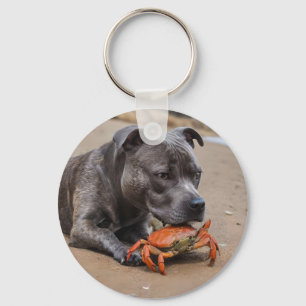 Porte-clés "Beachside Pals : A Staffy and its Crab Companion"