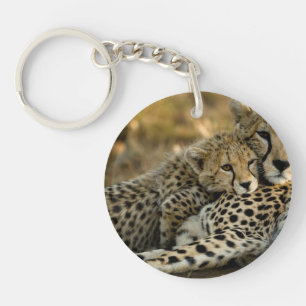 Porte-clés Bébé guépard câlinant sa mère