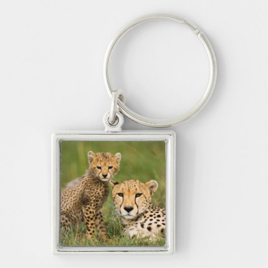 Porte-clés Bébé guépard et parent dans l'herbe (Devant)