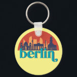 Porte-clés Berlin Allemagne City Skyline Retro Cityscape Art<br><div class="desc">Design urbain vintage et rétro avec une belle skyline, attraction touristique et art urbain. gratte-ciel Cool et silhouette de construction merchandises pour touristes et voyageurs. Parfait comme souvenir à rapporter lors d'un voyage dans le monde. Enregistrez la mémoire de votre voyage et de vos vacances en famille et entre amis....</div>