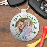 Porte-clés BEST GRANDPA PAR PAR Photo Golf Ball Custom<br><div class="desc">Créez un porte - clé photo unique et personnalisé pour le grand-père golfeur avec le titre de golf amusant modifiable BEST GRANDPA BY PAR et votre texte personnalisé dans votre choix de couleurs (en vert) sur une image de balle de golf. La conception est dupliquée de part et d'autre. ASSISTANCE...</div>
