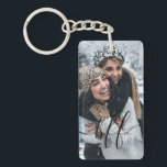 Porte-clés BFF Friendship Photo et Script Text Best Friend<br><div class="desc">Créez votre propre photo de neige de Noël personnalisée et un porte - clé de texte blanc avec ce modèle porte - clé élégant,  moderne et simple. Ajoutez simplement vos photos et texte. Faites votre propre photo collage gardien parfait comme cadeaux personnalisés pour montrer votre amour.</div>