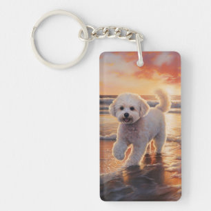 Porte-clés Bichon frisé Sandy Paws sur la plage au coucher du