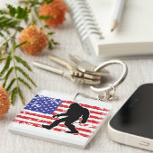 Porte-clés Bigfoot et le drapeau américain (Devant Droit)