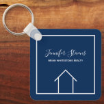 Porte-clés Blue Real Estate Company Custom Realtor Carré<br><div class="desc">Ce porte - clé de realtor moderne est fait sur mesure avec le nom de votre société immobilière sous le nom de l'agent dans la typographie chic. Ce porte - clé carré minimaliste bleu et blanc présente un dessin simple d'une maison. Un cadeau contemporain pour un agent qui travaille pour...</div>