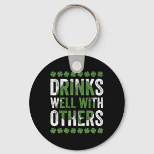 Porte-clés Boissons drôles de la Saint-Patrick Bien avec d'au