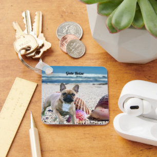 Porte-clés Bulldog français sur la plage