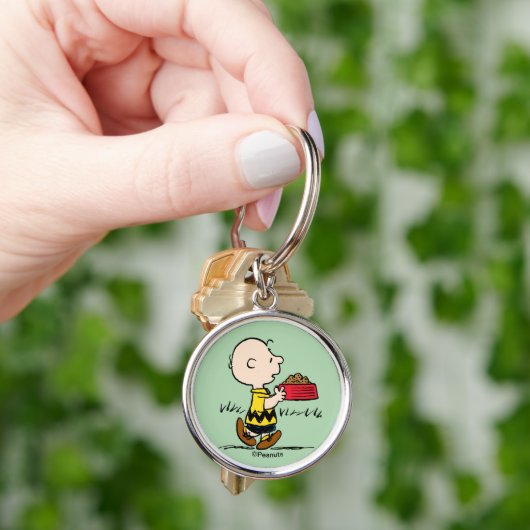 Porte-clés cacahuètes | Charlie Brown avec Snoopy's Dish (main)