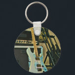 Porte-clés Cadeaux pour les amateurs de guitare<br><div class="desc">Cette oeuvre de guitare vintage est adaptée aux joueurs de guitare qui aiment jouer de la guitare. elle peut être offerte en cadeau à un petit ami, une petite amie, ou un papa pour un anniversaire, une fête des pères ou une Saint-Valentin. Le design rétro propose des cadeaux vintages cool...</div>