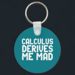 Porte-clés Calculus Me Dérive Mad Drôle Math Geek Puns<br><div class="desc">Calculus Me Dérive Mad. Conception amusante du jeu de mots mathématiques pour ceux qui ne comprennent pas le calcul et la dérivation. Cool et amusant citent des marchandises pour toute personne qui déteste résoudre des problèmes de maths. Parfait pour les membres du club de mathématiques, les professeurs de mathématiques ou...</div>