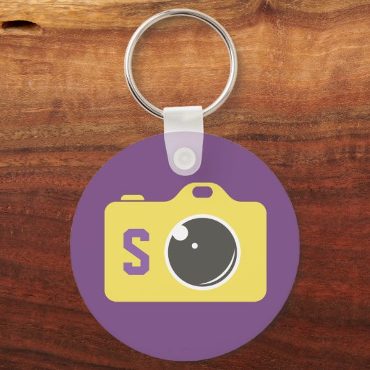 Porte-clés Caméra d'art pop violet Monogramme jaune (Recto)