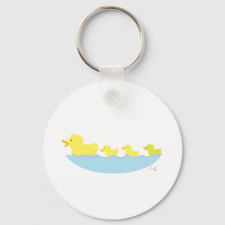 Porte-clés canard moche dans un étang
