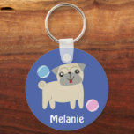 Porte-clés Caricature de chien de Carlin mignon personnalisée<br><div class="desc">Poupée de carlin adorable sur arrière - plan bleu (la couleur peut être modifiée) Personnalisation optionnelle.</div>