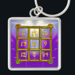 Porte-clés CARRÉ MAGIC 33, Violet Violet<br><div class="desc">Les nombres sont placés de sorte que la somme de chaque ligne (sens horizontal ),  chaque colonne (sens vertical ) et chaque diagonale du "Carré magique" "le résultat est toujours 33. Idée et calcul par Alessandro Lumini,  conception et modélisation par Bulgan Lumini. Partie de la série Hyper Talismans.</div>
