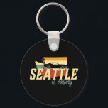 Porte-clés Carte vintage Retro Seattle Washington USA City<br><div class="desc">Marchandises de style vintage et rétro Seattle Washington pour ceux qui vivent dans cette ville, natif de l'WA, citoyen fier et résident de cet endroit spécial appelé la maison. Marchandises cool avec soixante-dix vibe. Un souvenir parfait pour les touristes en vacances, voyageant aux Etats-Unis. Grand cadeau pour ceux qui sont...</div>