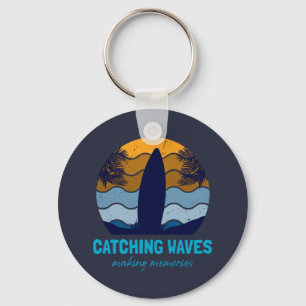 Porte-clés Catching Waves Retro Surboard Beach Art