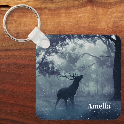 Porte-clés Cerf avec Antlers dans une forêt ombragée (Recto)