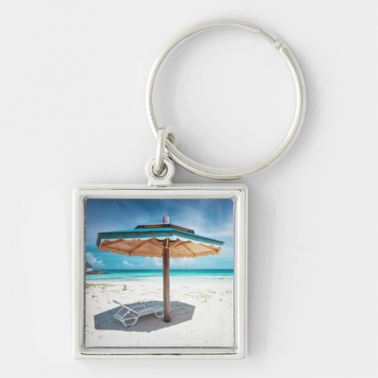 Porte-clés Chaise de plage et plage argentée de sables du (Devant)