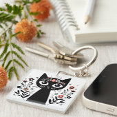 Porte-clés Chat noir aux grands yeux entouré de fleurs (Devant Droit)