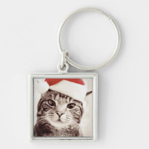 Porte-clés Chat tigré domestique utilisant le casquette roug
