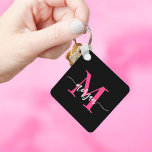 Porte-clés Chaud rose noir moderne Script Girl Monogramme Nom<br><div class="desc">Gardez vos clés dans le style avec notre Hot Pink Modern Script Girly Monogram Nom Porte - clé! Doté d'un design rose vif, ce porte - clé est personnalisé avec votre nom dans un script moderne chic pour une touche personnalisée et tendance. Parfait pour ajouter un peu de flair à...</div>