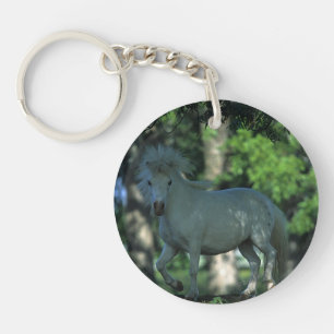 Porte-clés Cheval miniature se tenant dans les arbres