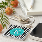 Porte-clés Chevron noir et blanc avec le monogramme turquoise (Devant Droit)