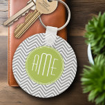 Porte-clés Chevrons gris et citron vert avec Monogramme perso<br><div class="desc">Un design art déco audacieux aux couleurs fraîches et joyeuses. Si vous devez ajuster les monogrammes,  cliquez sur le bouton customiser et apporter des modifications.</div>