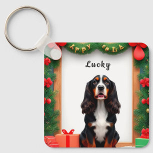 Porte-clés Chien parmi les décorations de Noël