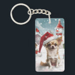 Porte-clés Chihuahua Winter Wonderland Christmas Joy<br><div class="desc">Ce design festif reflète l'esprit joyeux de la période des fêtes, avec un adorable petit portant un chapeau de Père Noël. Le chien est niché dans un pays des merveilles hivernales, avec un bonhomme de neige, un sapin de Noël décoré et des cadeaux joliment emballés. Les flocons de neige tombent...</div>