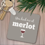Porte-clés Citation de vin drôle - Vous m'avez eu à Merlot<br><div class="desc">Un petit humour à boire que vous pouvez transmettre à vos copines amoureuses du vin. Faites-les rire avec ce cadeau de bâillon humoristique ou d'éléphant blanc. J'ai essayé de courir,  mais j'ai continué à renverser mon vin.</div>