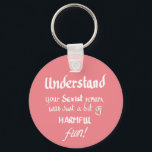 Porte-clés Citation féministe amusante Slogan Sarcastique man<br><div class="desc">"Je comprends votre remarque sexiste était juste un peu amusante !" Drôle slogan féministe anneau de clé de badge rose. Ce jeu sarcastique sur les mots met en évidence les mauvais comportements d'une manière humoristique mais forte. Une citation manuscrite féministe amusante créée par les Sweetmans</div>