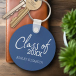 Porte-clés Classe d'année - Script moderne - Graduation Party<br><div class="desc">Ajoutez n'importe quelle année à ce design fantaisiste. Cela peut être utilisé pour n'importe quel diplômé ou réunion - lycée,  collège,  lycée,  sciences infirmières,  médecine ou même école de commerce.</div>