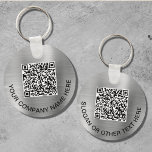 Porte-clés Code QR personnalisé Argent promotionnel<br><div class="desc">Porte - clé promotionnel moderne et simple pour votre entreprise ou organisation avec un faux arrière - plan métallique en argent brossé. Entrez l'adresse URL de votre site Web pour créer un code QR numérisable et ajouter deux lignes de texte personnalisé,  comme votre nom d'entreprise,  slogan,  merci,  etc.</div>