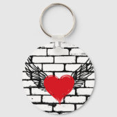 Porte-clés Coeur W/ Ailes sur mur de brique. (Verso)