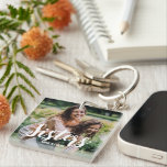 Porte-clés Collage photo Customisé des soeurs<br><div class="desc">Cette soeurs modernes, collage photo double face porte-clés est le cadeau parfait pour votre soeur, avec 4 de vos photos préférées, les soeurs de texte dans une police de script amusante, puis personnalisez avec vos noms. Fantastique comme noël, graduation, galatines, anniversaire ou cadeau pour toute autre occasion spéciale, le style...</div>