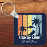 Porte-clés Cool Retro Beach House Custom Navy Blue<br><div class="desc">Maison de plage bleu marine personnalisée porte - clé pour votre maison familiale à Hawaii, en Floride, ou d'autres destinations des îles tropicales. Les palmiers cool se dressent contre les couleurs rétro de l'orange et du jaune au-dessus de votre nom de vacances customisé en écriture blanche. Idéal pour un groupe...</div>