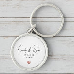 Porte-clés Couple Fiançailles Rose Gold Heart Keepsaké<br><div class="desc">Fêtez votre amour avec notre Fiançailles Couple Rose Gold Heart keychain! Ajoutez du texte personnalisé pour une conservation parfaite !</div>