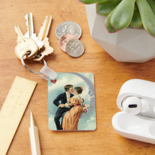 Porte-clés Couple victorien vintage s'embrassant sur un crois