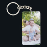 Porte-clés Créer votre propre famille Photo Porte - clé perso<br><div class="desc">Avec ce porte - clé recto verso,  deux de vos photos préférées. Parfait pour les photos de famille et les photos de mariage. Ce sera également parfait comme cadeau personnalisé.</div>