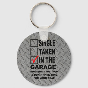 PORTE-CLÉS DANS LE GARAGE BÂTIMENT D'UNE CHAÎNE CHAUDE