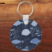 Porte-clés Des poissons endormis monochromes, motif foncé. (Verso)