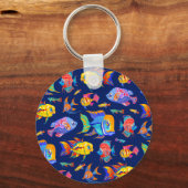 Porte-clés Des poissons tropicaux amusants sur bleu foncé (Recto)