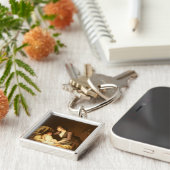 Porte-clés Déshabiller le bébé, 1880 (Côté)