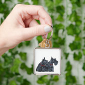 Porte-clés Deux curieux Scottish Terriers (main)