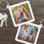 Porte-clés Deux photos personnalisées double face<br><div class="desc">Créez un garde-robe personnalisé avec ce porte - clé photo à double face pour enfants, maintenant conçu avec une bordure de pétoncle autour du bord pour une finale douce et ludique. Les coquilles Saint-Jacques sont actuellement blanches, mais vous pouvez changer la couleur pour correspondre à votre style ou à votre...</div>