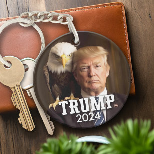 Porte-clés Donald Trump 2024 Photo - aigle chauve sur l'épaul