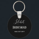 Porte-clés Dons de la fête de la mariée du budget noir blanc<br><div class="desc">Add three lines of text to this modern bridal party wedding venin. Simple black and white for a classy look. Suitable for ANY Member of your bridal party,  ie bridesmaid,  maid of honor,  flower girl,  mother of groom,  best man,  groomsmen,  father bride or groom.</div>