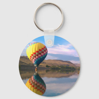 Porte-clés Double PLANCHE. Ballon à air chaud sur la rivière